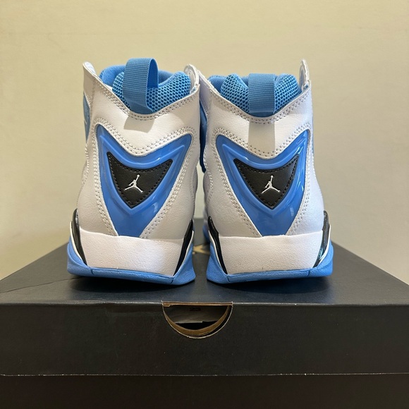 NIB Men Jordan True Flight UNC 342964 140 White/Black/University Blue Shoe - Picture 5 of 5